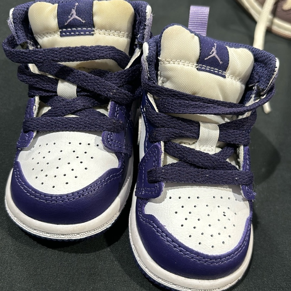 Baby Nike mids purple sz 4